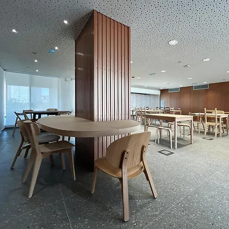 酒店 Valencia Tower 3*