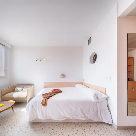 Loop Homes Tower Hotel 3*