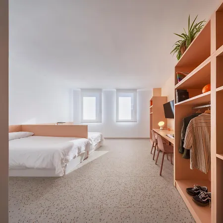 Loop Homes Tower Hotel 3*