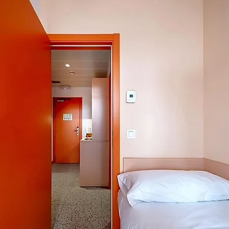 Valencia Tower Hotel 3*